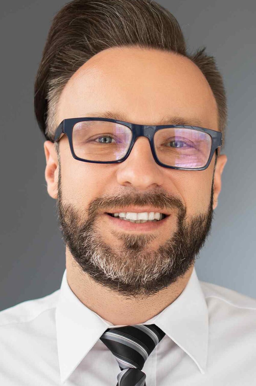 https://www.innovethos.com/wp-content/uploads/2019/02/team_02-850x1280.jpg