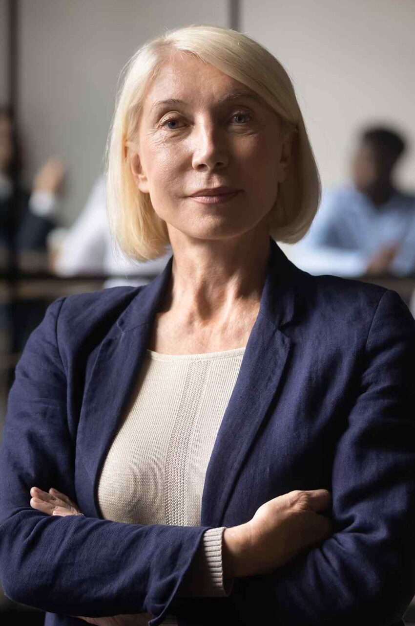https://www.innovethos.com/wp-content/uploads/2019/02/team_04-850x1280.jpg